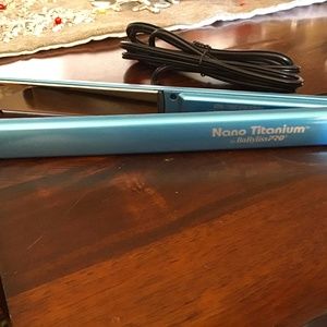 BaByliss Pro Nano Titanium straight iron